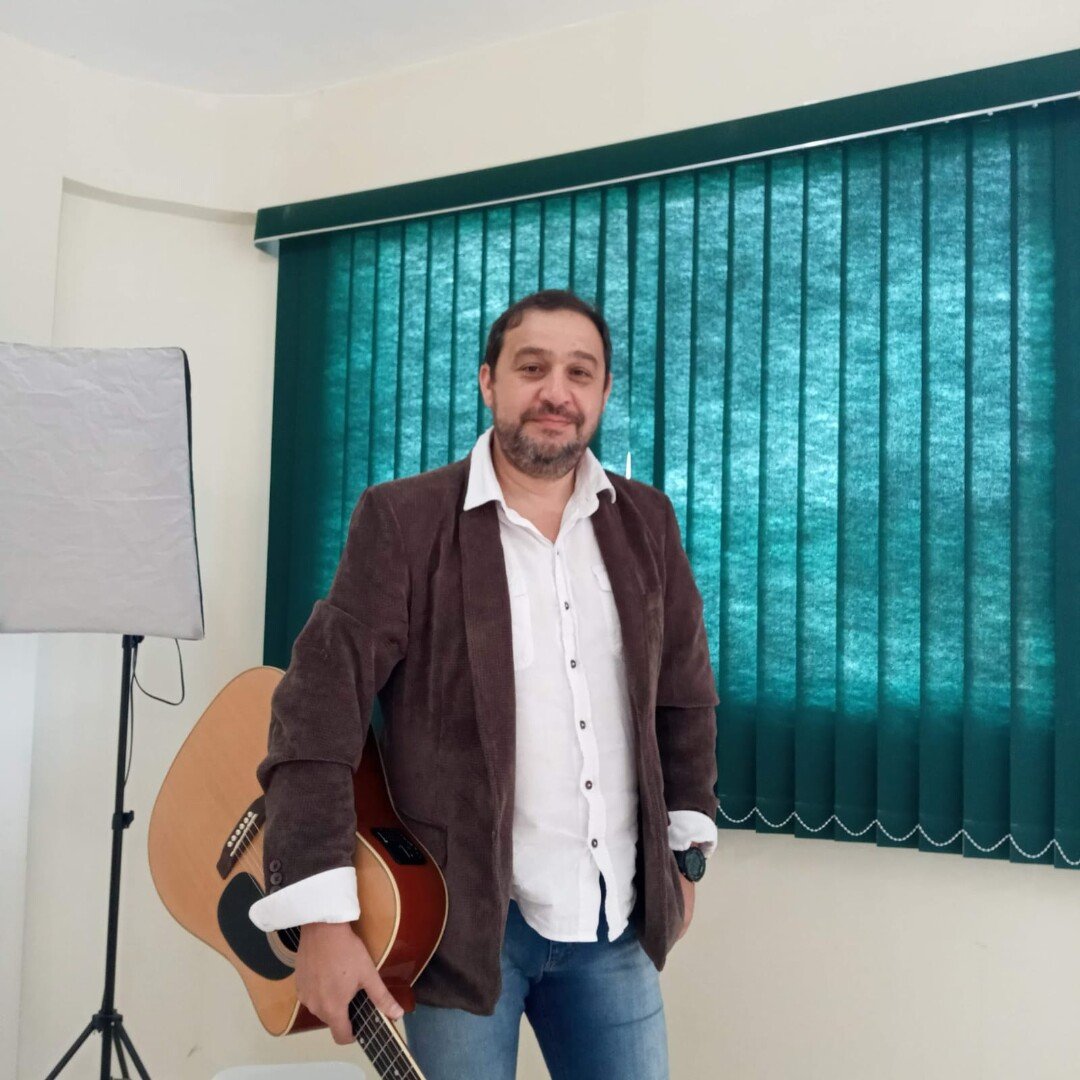 Professor Claudemir Silva
